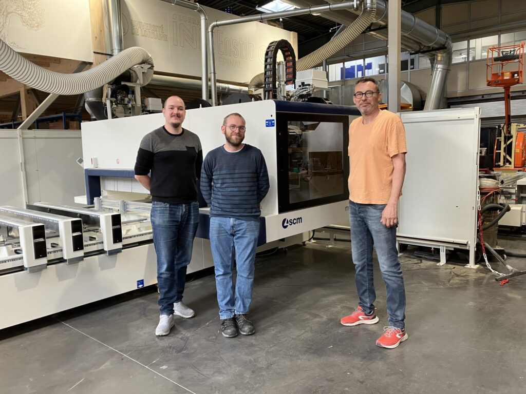 Kévin FAGOT BARRALY, Julien LALLEMAND et Marc JAFFRES une partie de l'équipe formée à l'utilisation de la nouvelle machine