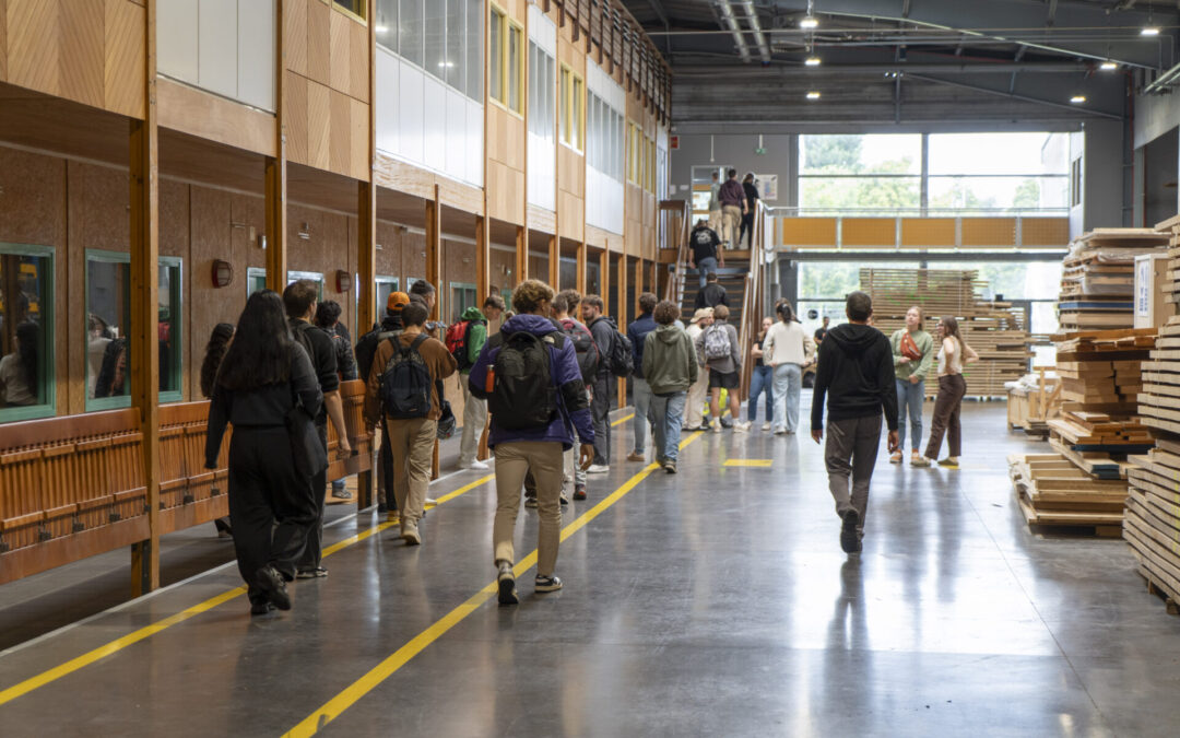 Les représentants de FCBA découvrent le Campus Bois